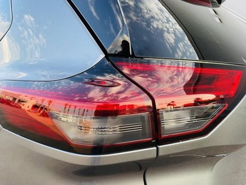 Certified 2023 Nissan Rogue SL image 7