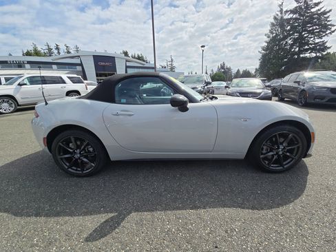 Used 2016 MAZDA MX-5 Miata Club RWD image 8