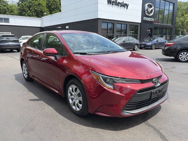 Used 2025 Toyota Corolla LE FWD image 2