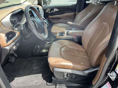 Used 2019 Chrysler Pacifica Limited FWD image 21