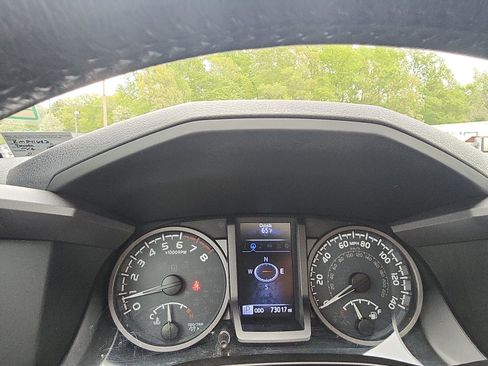 Used 2019 Toyota Tacoma TRD Sport image 16