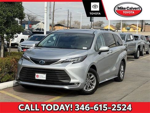 Certified 2024 Toyota Sienna XLE image 1