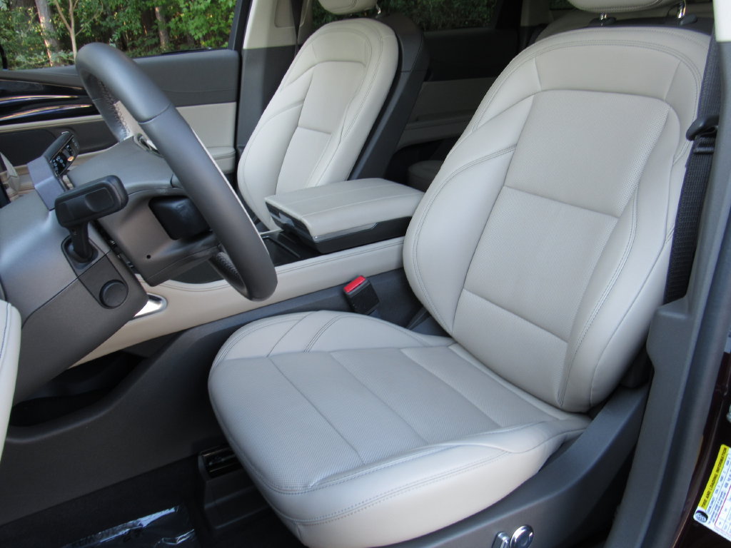 Used 2024 Lincoln Nautilus Premier AWD/4WD image 13