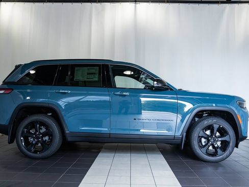 New 2026 Jeep Grand Cherokee Limited AWD/4WD image 3