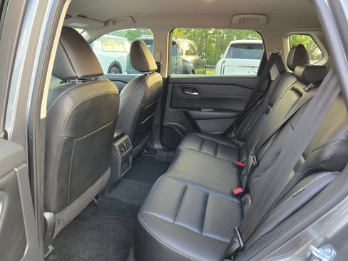 Used 2024 Nissan Rogue SL FWD image 36