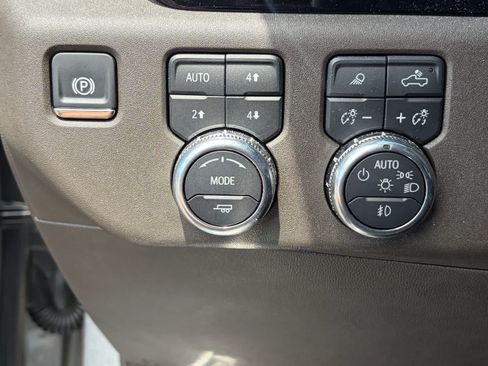 Used 2025 GMC Sierra 2500 SLT w/ SLT Premium Package AWD/4WD image 14