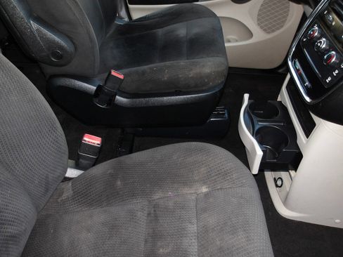 Used 2016 Dodge Grand Caravan American Value Package image 16