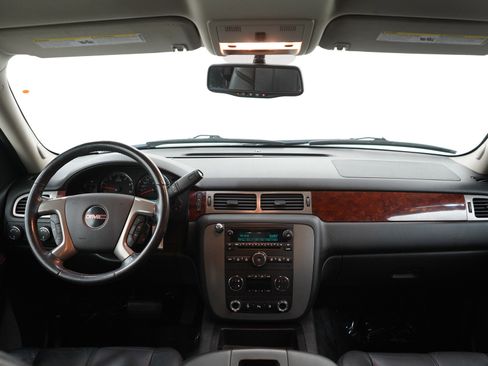 Used 2010 GMC Yukon SLT w/ SLT-2 Equipment Package AWD/4WD image 14
