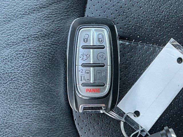 Used 2021 Chrysler Pacifica Touring-L FWD image 34