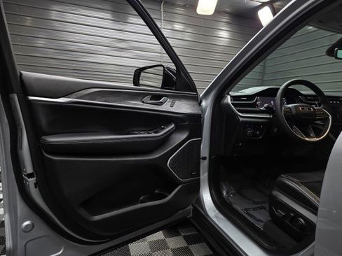 Used 2022 Jeep Grand Cherokee Limited 4xe w/ Luxury Tech Group II AWD/4WD image 36