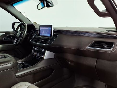 Used 2021 GMC Yukon XL SLT w/ SLT Premium Package image 10