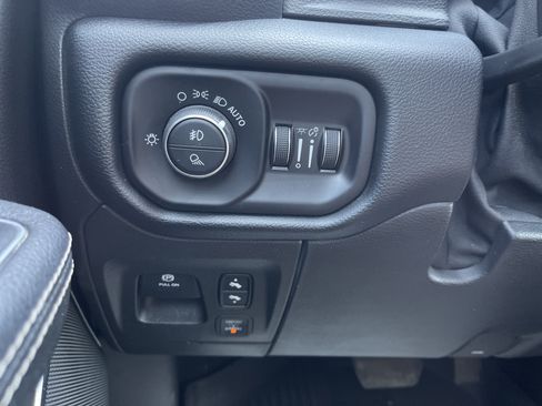 Used 2020 RAM 1500 Laramie AWD/4WD image 22