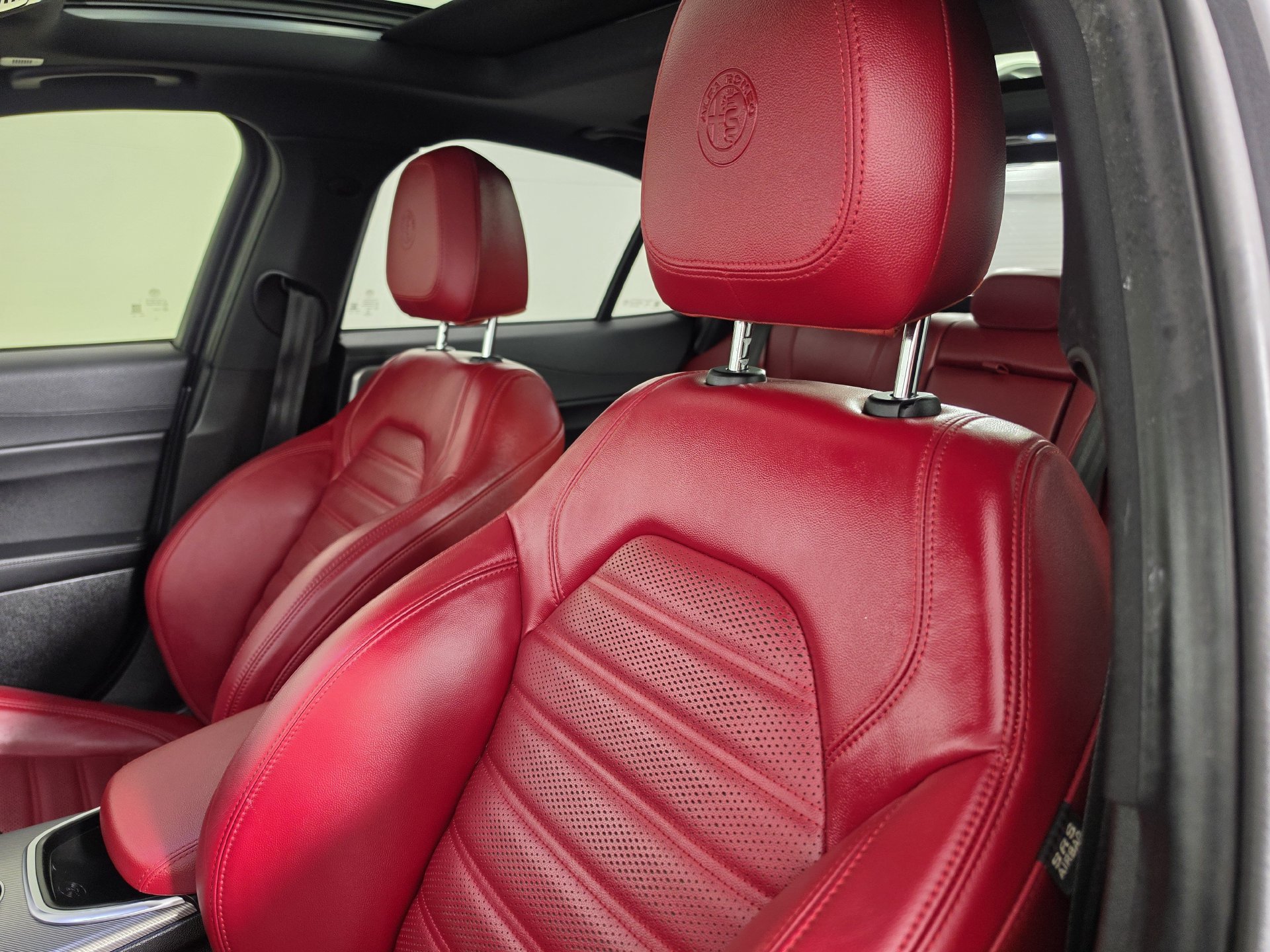 Used 2024 Alfa Romeo Giulia Ti w/ Performance Driving Package RWD image 5
