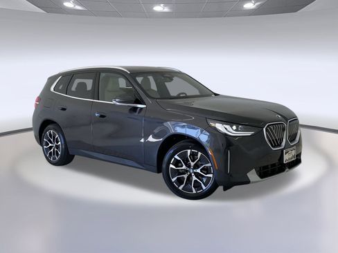 Used 2025 BMW X3 xDrive30i w/ Premium Package image 6