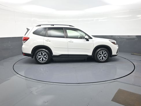 Used 2019 Subaru Forester Premium w/ All-Weather Package AWD/4WD image 2