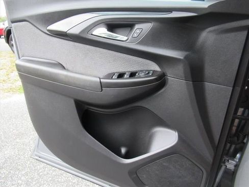 Used 2023 Chevrolet TrailBlazer LT FWD image 18