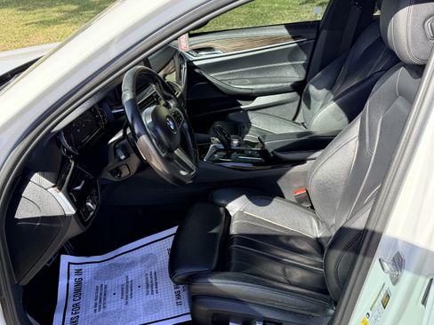 Used 2017 BMW 530i w/ M Sport Package image 16