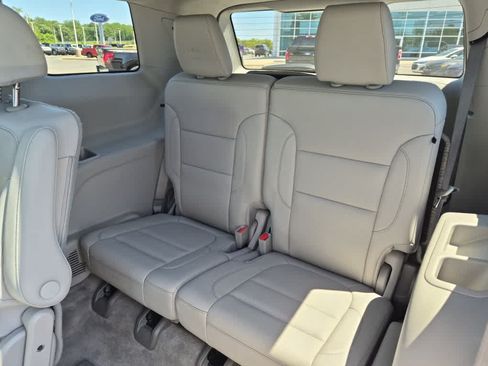 Used 2021 GMC Acadia SLT w/ Technology Package FWD image 9