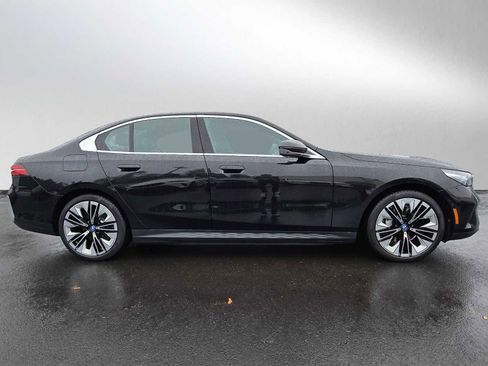 Used 2024 BMW i5 eDrive40i w/ M Sport Package image 2
