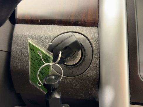 Used 2011 Ford Edge Limited image 26