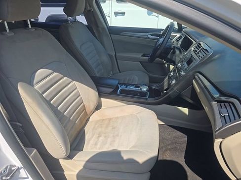 Used 2018 Ford Fusion SE FWD image 6