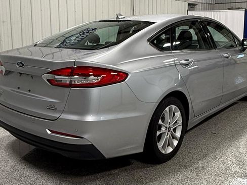 Used 2020 Ford Fusion SE image 4