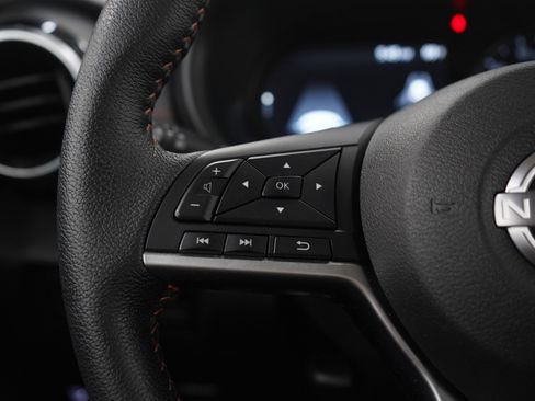 Used 2022 Nissan Kicks SR w/ Premium Package FWD image 25