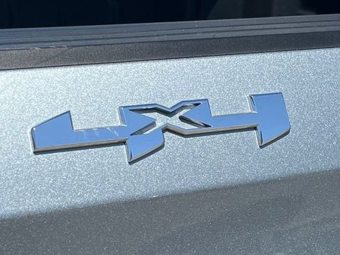 Used 2025 GMC Sierra 1500 SLT AWD/4WD image 32