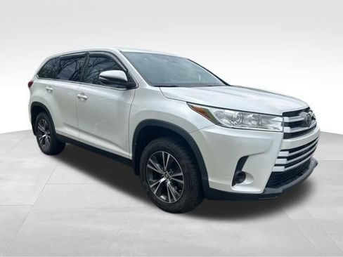 Used 2019 Toyota Highlander LE AWD/4WD image 6