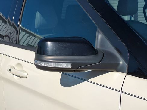 Used 2018 Ford Explorer XLT w/ Equipment Group 202A image 12