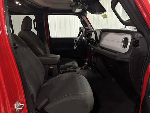 Used 2025 Jeep Wrangler Unlimited Sahara AWD/4WD image 27