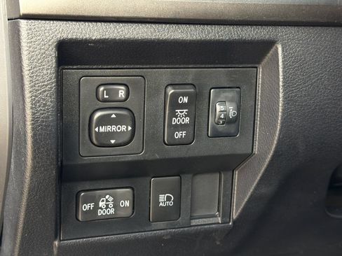 Used 2020 Toyota Tundra SR5 w/ SR5 Convenience Package AWD/4WD image 20