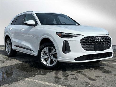 Used 2025 Audi Q5 Premium w/ Convenience Package AWD/4WD image 1