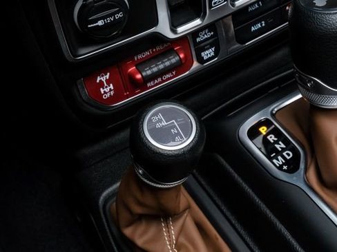 Used 2025 Jeep Wrangler Unlimited Rubicon w/ Technology Group image 81