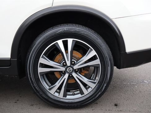 Used 2020 Nissan Rogue SV w/ Premium Package image 11