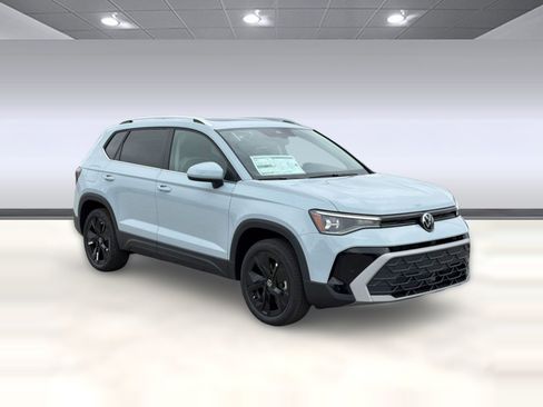 New 2026 Volkswagen Taos SE FWD image 7