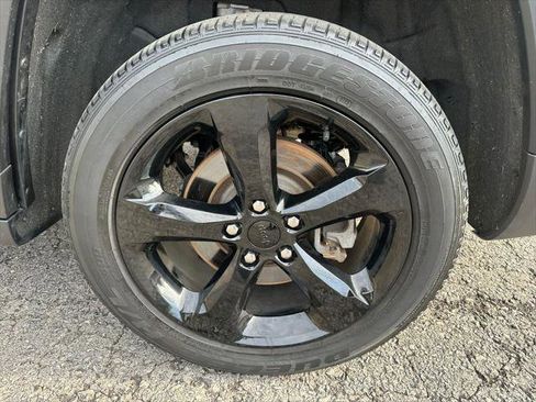 Certified 2023 Jeep Grand Cherokee L Laredo AWD/4WD image 33