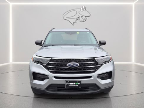 Used 2023 Ford Explorer XLT AWD/4WD image 9