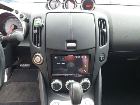 Used 2020 Nissan 370Z Coupe RWD image 19