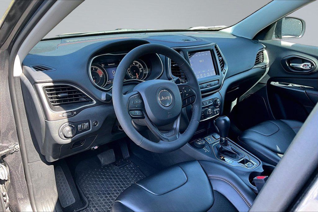 Used 2022 Jeep Cherokee Trailhawk w/ Comfort/Convenience Group AWD/4WD image 4
