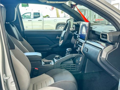 Used 2024 Toyota Tacoma TRD Sport AWD/4WD image 16