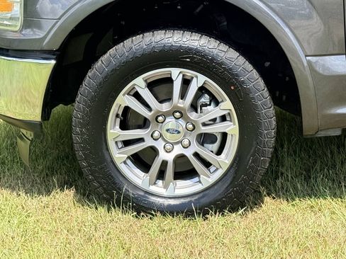 Used 2020 Ford F150 Lariat RWD image 11