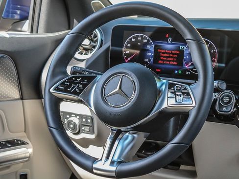 Used 2025 Mercedes-Benz GLA 250 4MATIC image 18