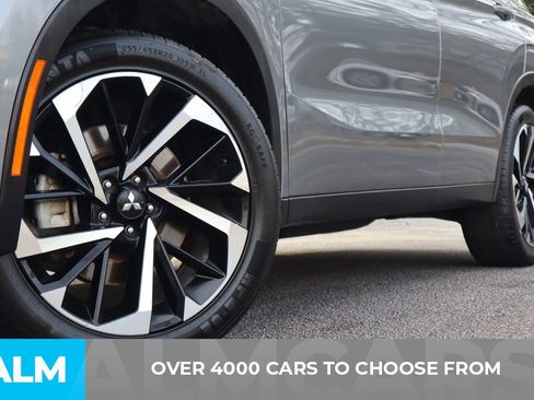 Used 2024 Mitsubishi Outlander SE image 2