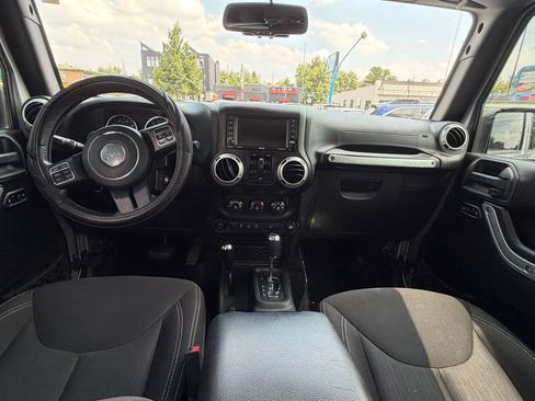 Used 2015 Jeep Wrangler Unlimited Sahara w/ Connectivity Group AWD/4WD image 10