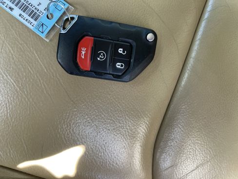 Used 2018 Jeep Wrangler Unlimited Rubicon AWD/4WD image 36