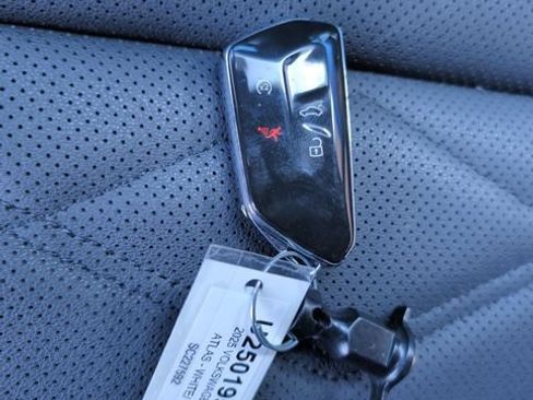 Used 2025 Volkswagen Atlas Cross Sport SE AWD/4WD image 27