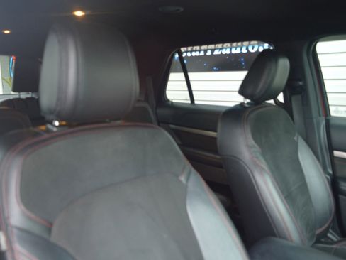 Used 2018 Ford Explorer XLT w/ Equipment Group 202A FWD image 22
