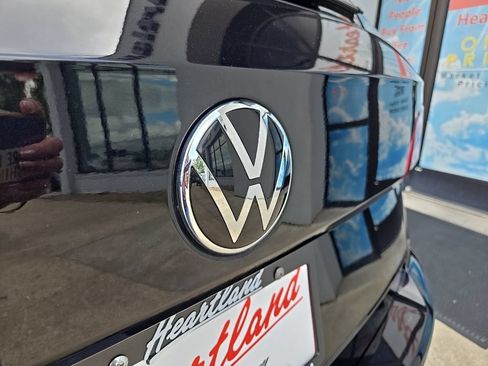 Used 2024 Volkswagen Taos SE FWD image 22