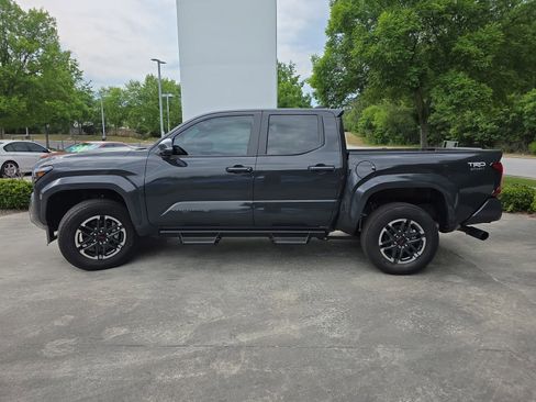 Used 2025 Toyota Tacoma TRD Sport w/ TRD Sport Upgrade Package RWD image 7